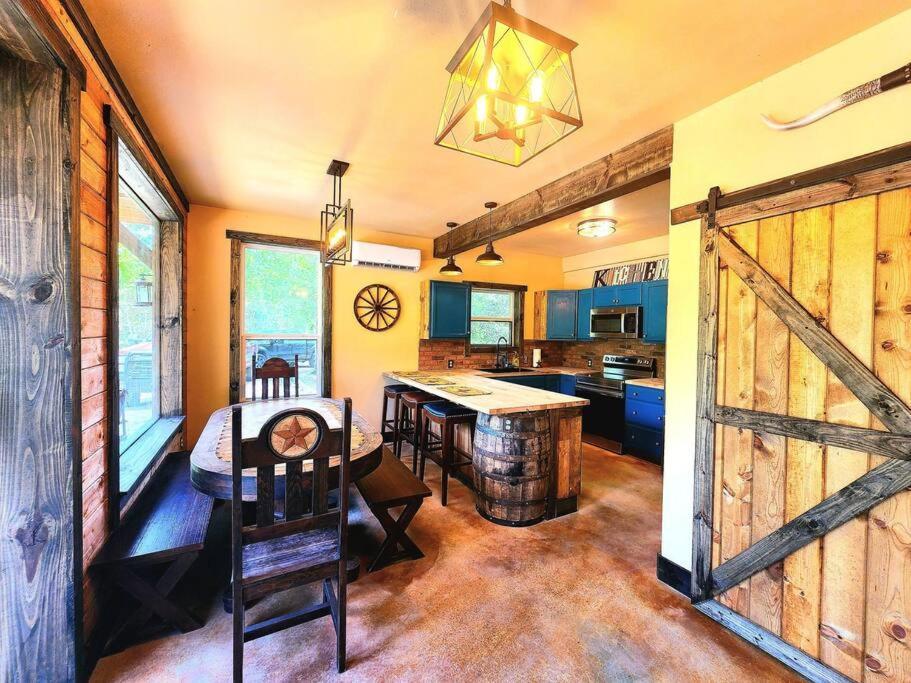 Waterfront Houston Hide Out In A Magical Forest Waller Экстерьер фото